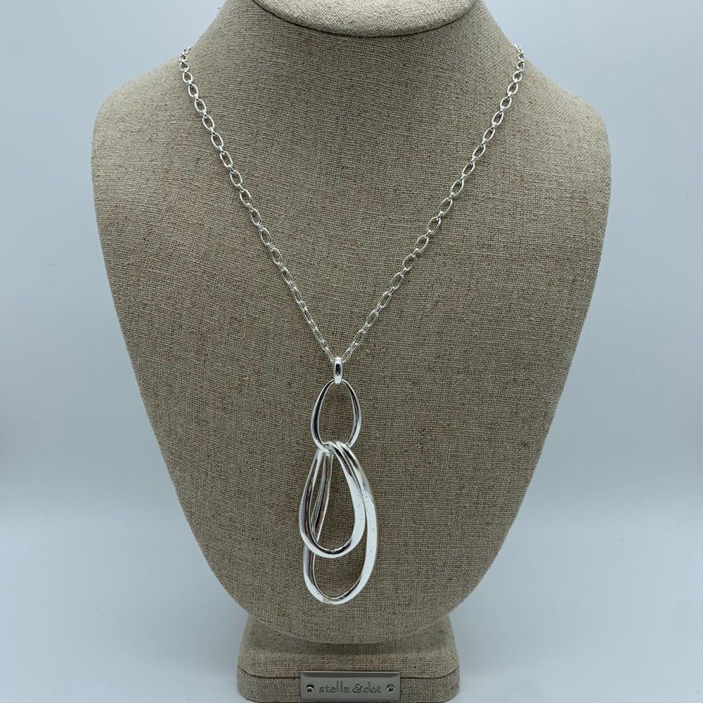 Stella & Dot Odette Link Silver Pendant Necklace